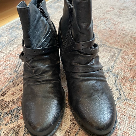 Barefoot black boots size 8.5. - Picture 2 of 6